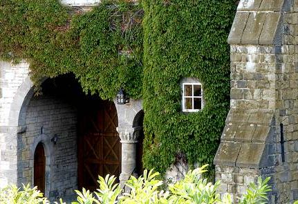 Porche du XVIe siècle Porche du XVIe siècle